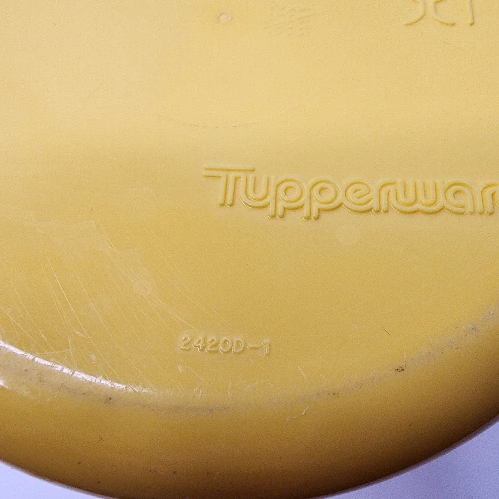 TUPPERWARE Yellow Round 8 Cup B Canister #2420D-1 One Touch Seal EUC